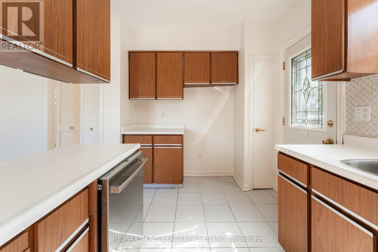 85 John Garland Boulevard, Toronto, ON - Indoor Photo Showing Kitchen