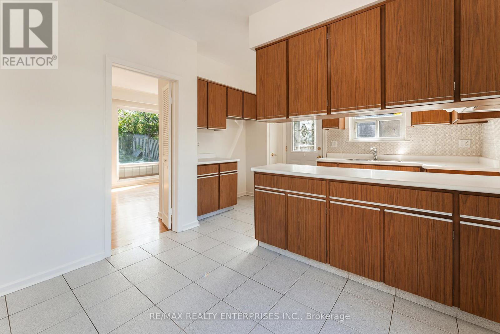 85 John Garland Boulevard, Toronto, ON - Indoor Photo Showing Kitchen