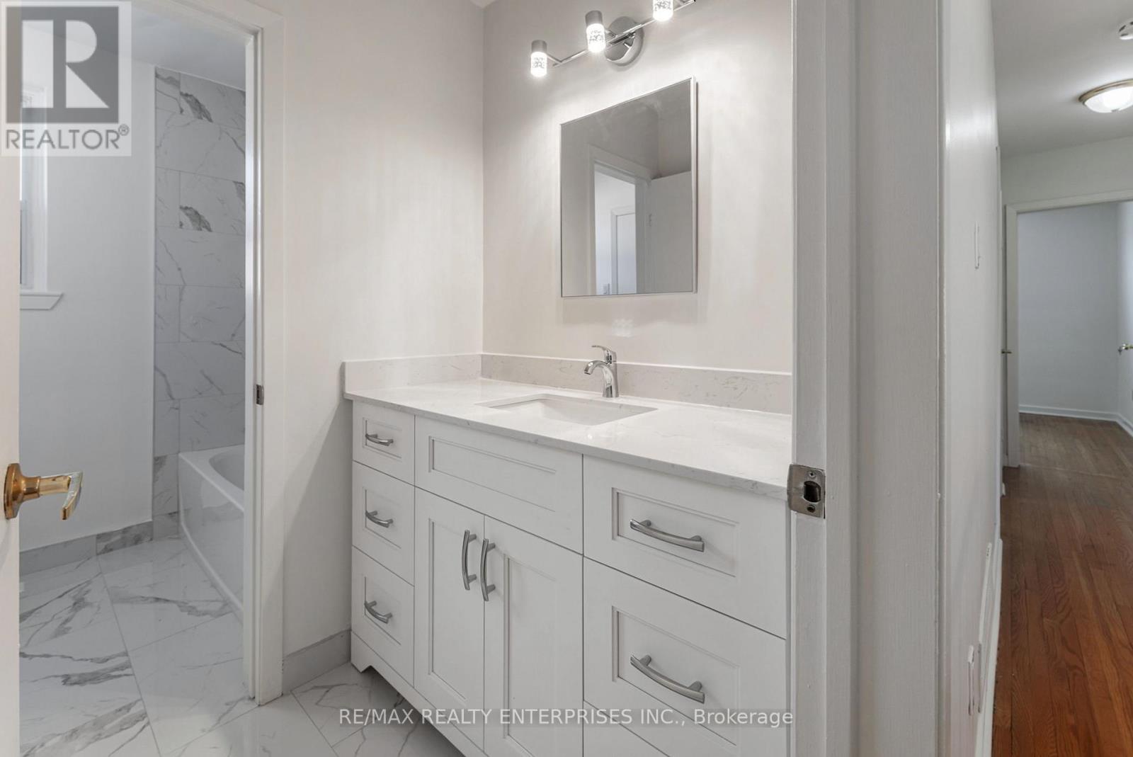 85 John Garland Boulevard, Toronto, ON - Indoor Photo Showing Bathroom