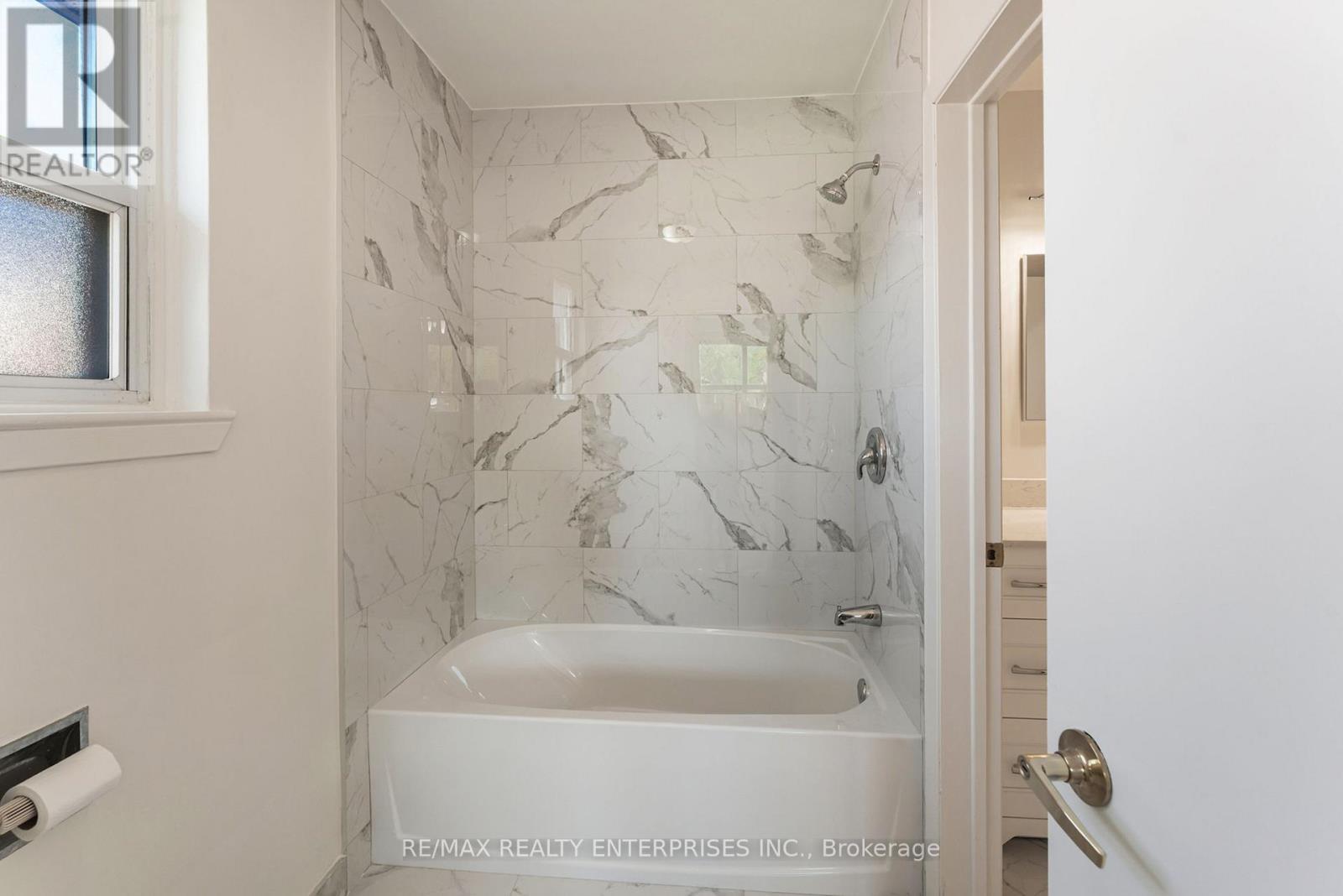 85 John Garland Boulevard, Toronto, ON - Indoor Photo Showing Bathroom