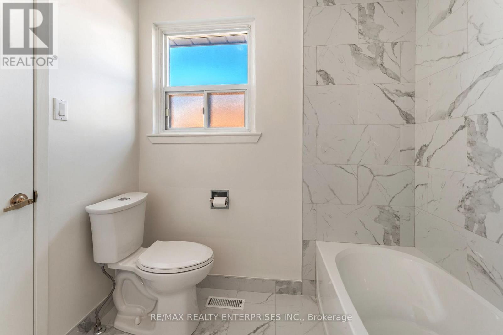 85 John Garland Boulevard, Toronto, ON - Indoor Photo Showing Bathroom