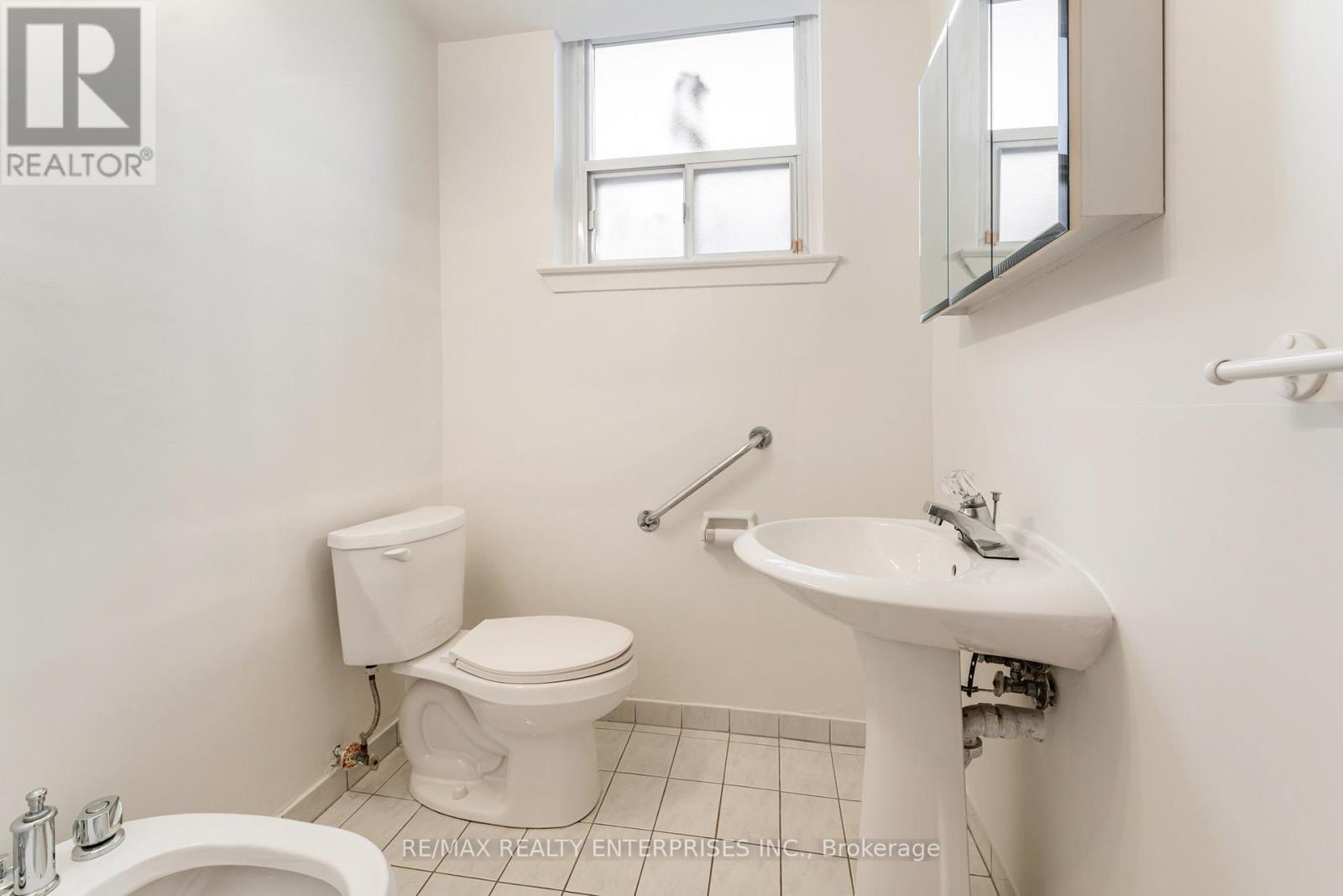 85 John Garland Boulevard, Toronto, ON - Indoor Photo Showing Bathroom