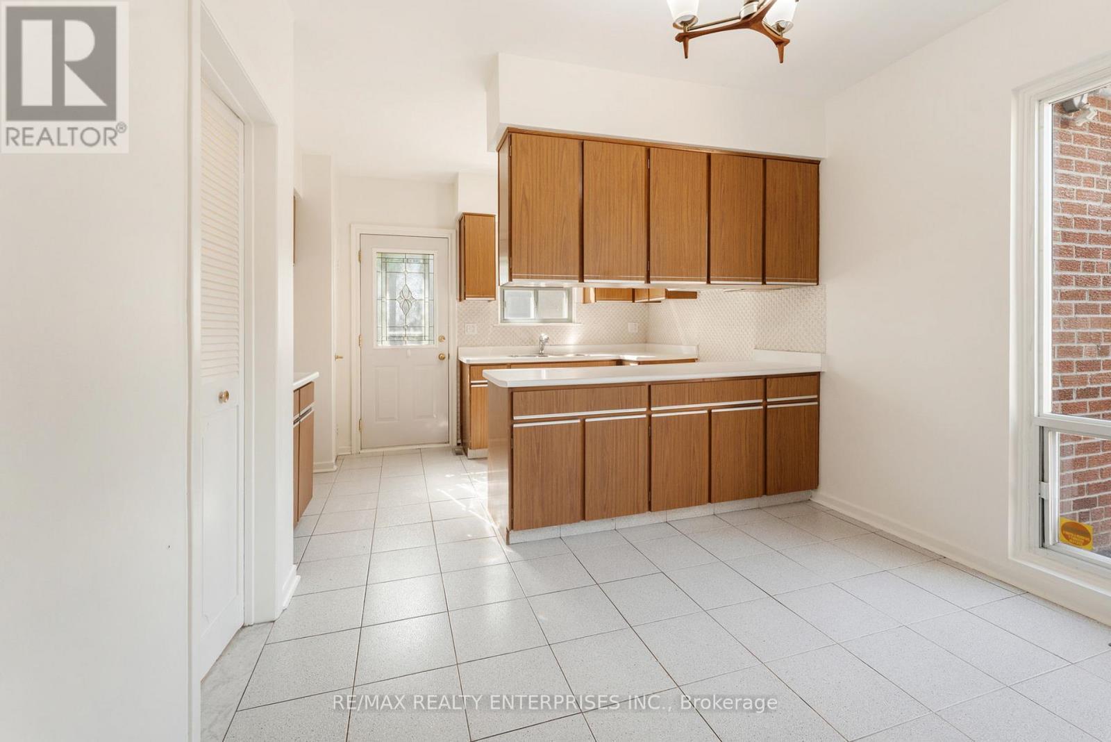 85 John Garland Boulevard, Toronto, ON - Indoor