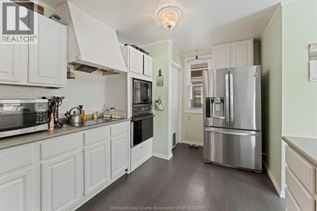 858 Chilver Road, Windsor, ON - Indoor Photo Showing Kitchen