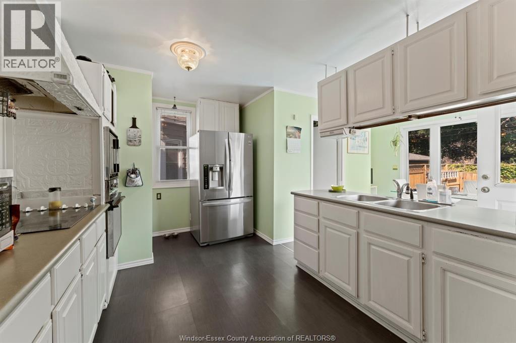 858 Chilver Road, Windsor, ON - Indoor Photo Showing Kitchen With Double Sink
