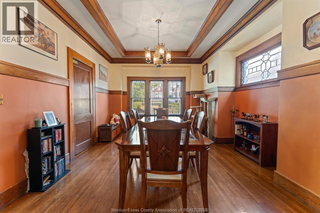 858 Chilver Road, Windsor, ON - Indoor Photo Showing Dining Room