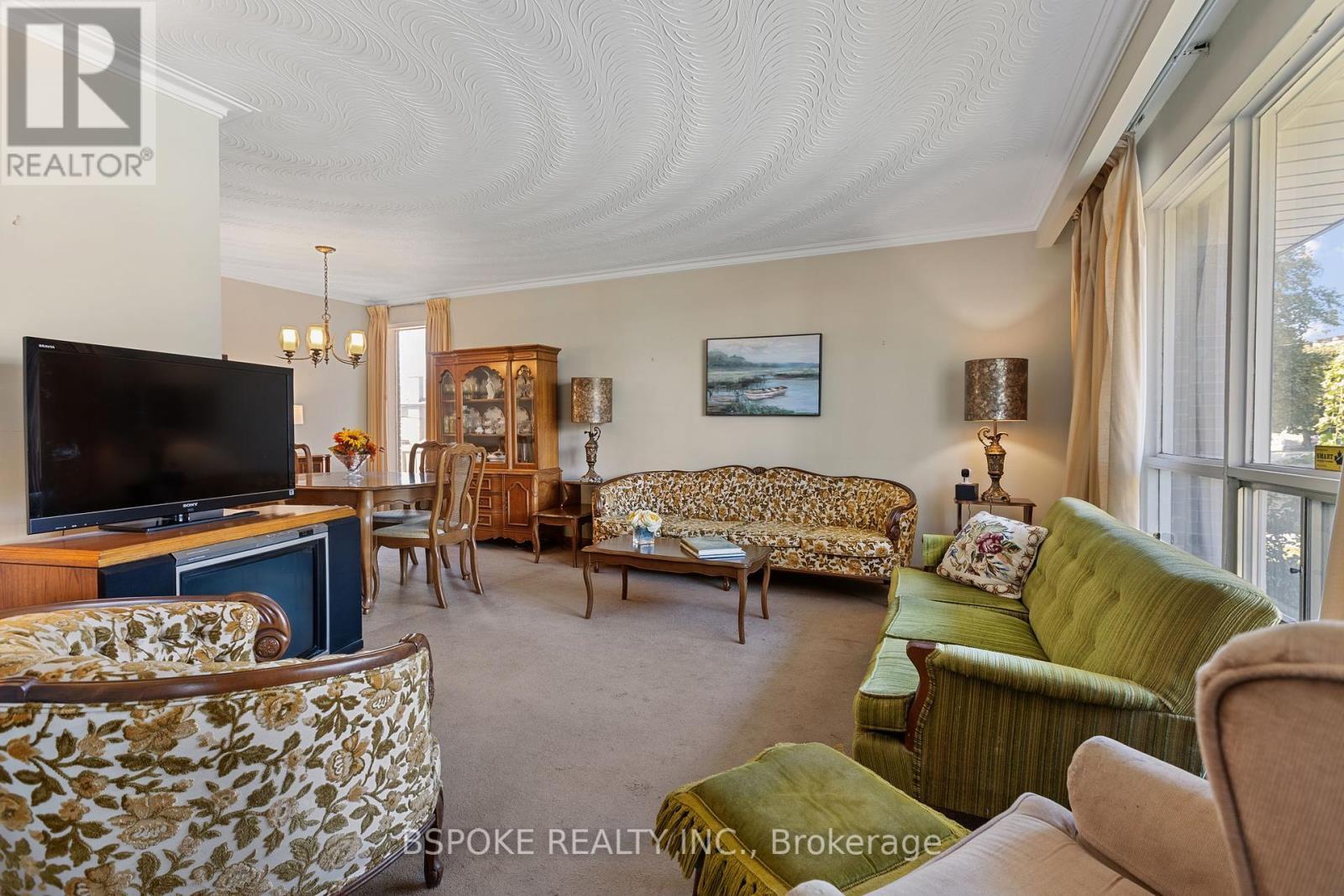 54 Warner Avenue, Toronto, ON - Indoor Photo Showing Living Room