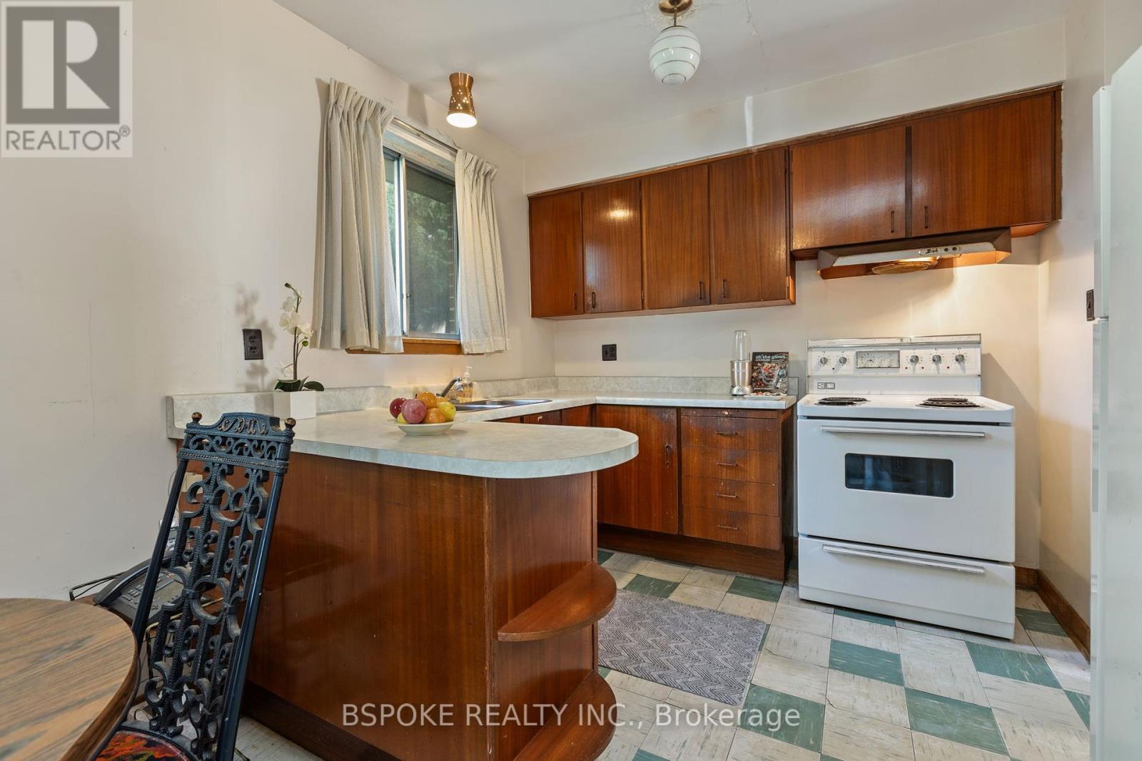54 Warner Avenue, Toronto, ON - Indoor Photo Showing Kitchen