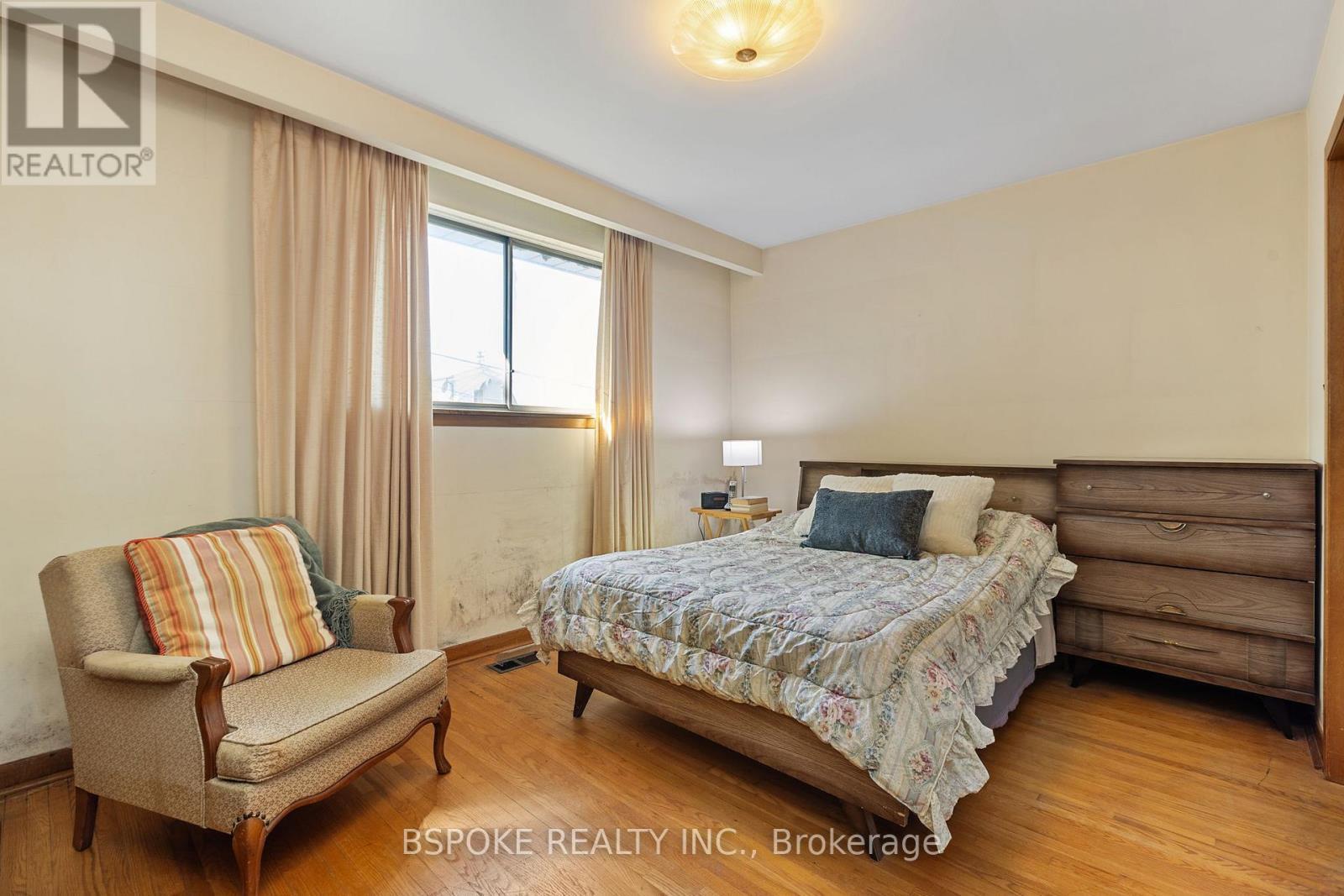 Prim bedroom - 54 Warner Avenue, Toronto, ON - Indoor Photo Showing Bedroom