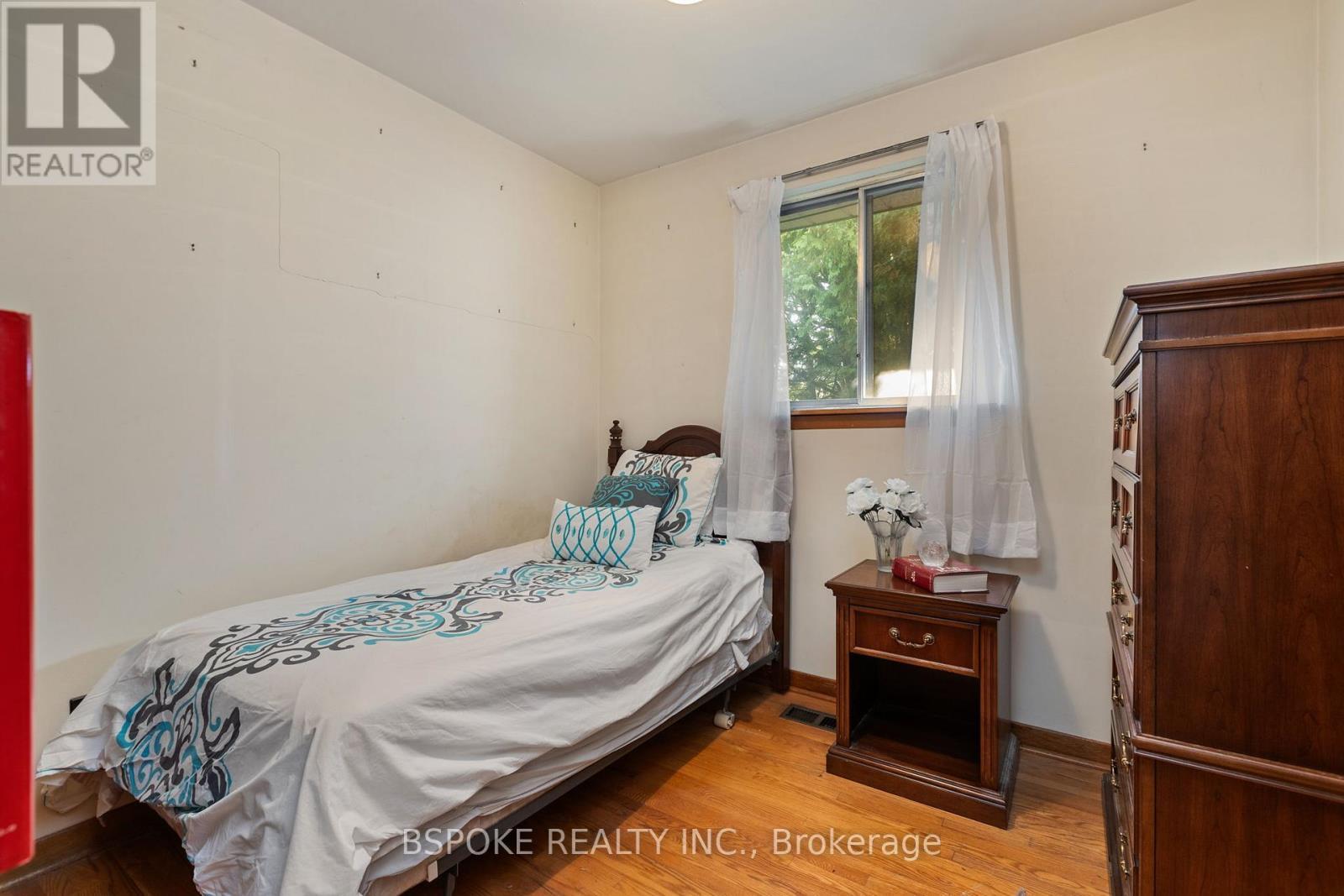 3rd bedroom - 54 Warner Avenue, Toronto, ON - Indoor Photo Showing Bedroom