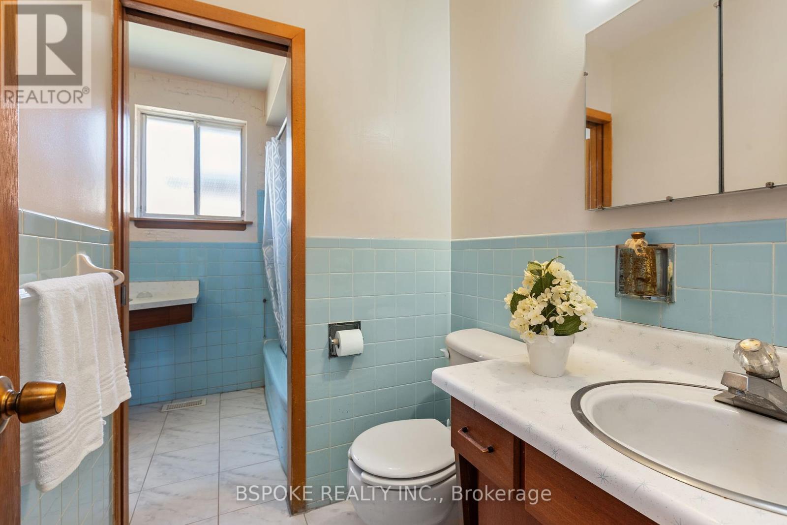 54 Warner Avenue, Toronto, ON - Indoor Photo Showing Bathroom