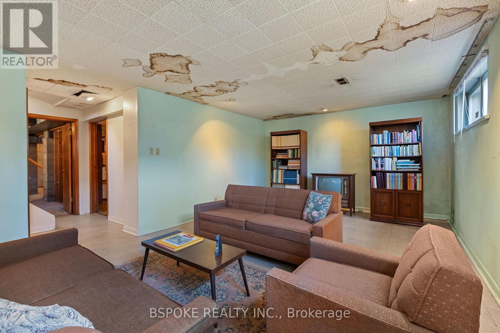 Rec room - 54 Warner Avenue, Toronto, ON - Indoor Photo Showing Living Room