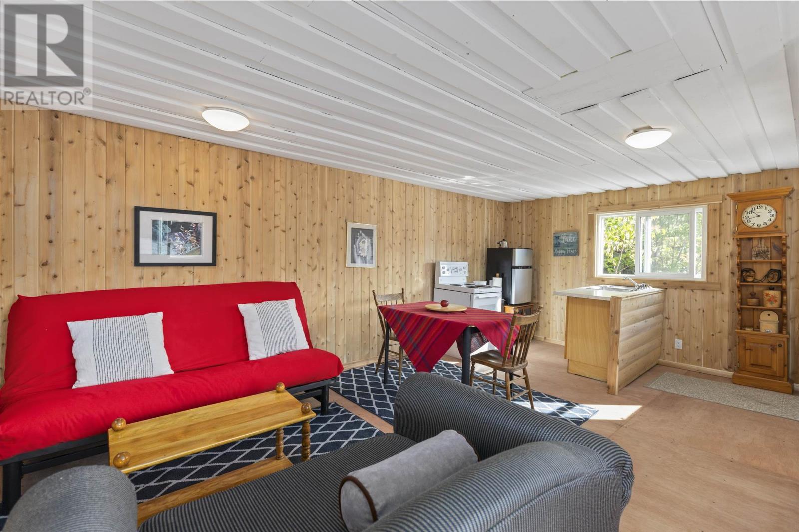 . Maki Lake Rd, Heyden, ON - Indoor