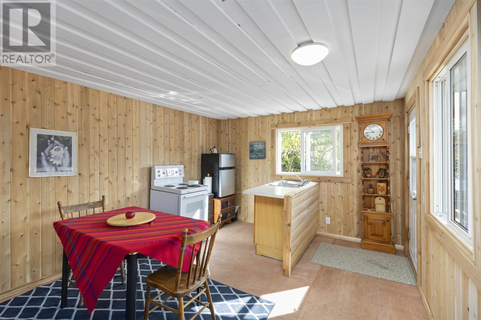 . Maki Lake Rd, Heyden, ON - Indoor