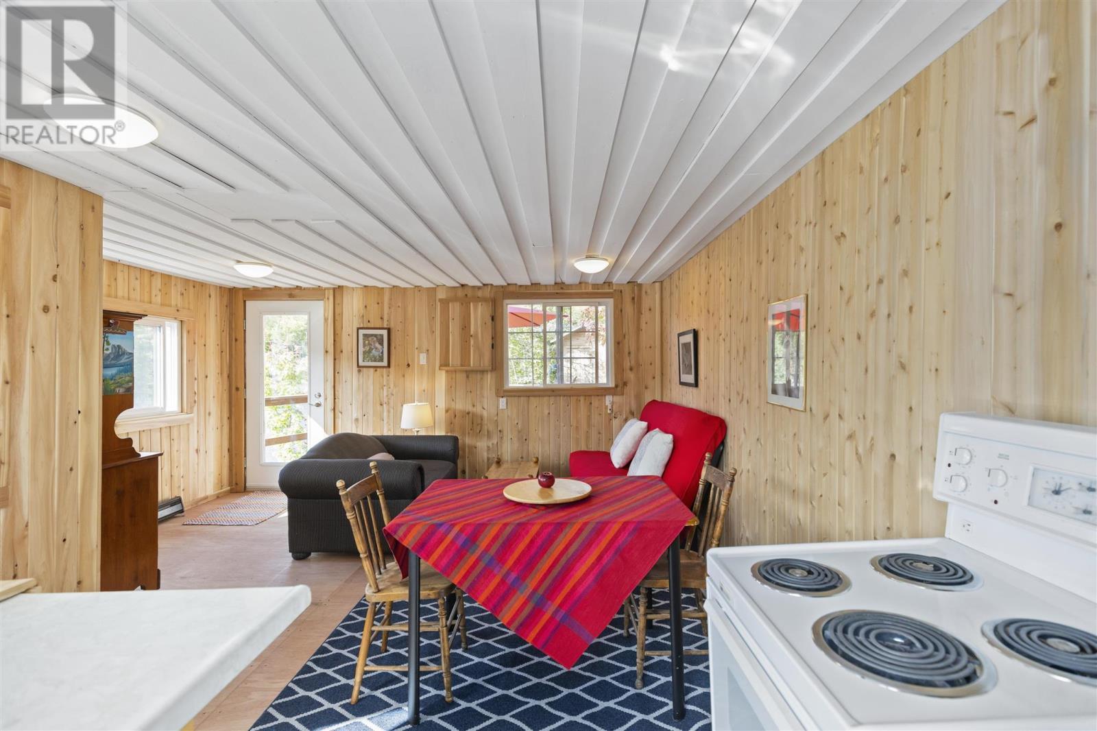 . Maki Lake Rd, Heyden, ON - Indoor