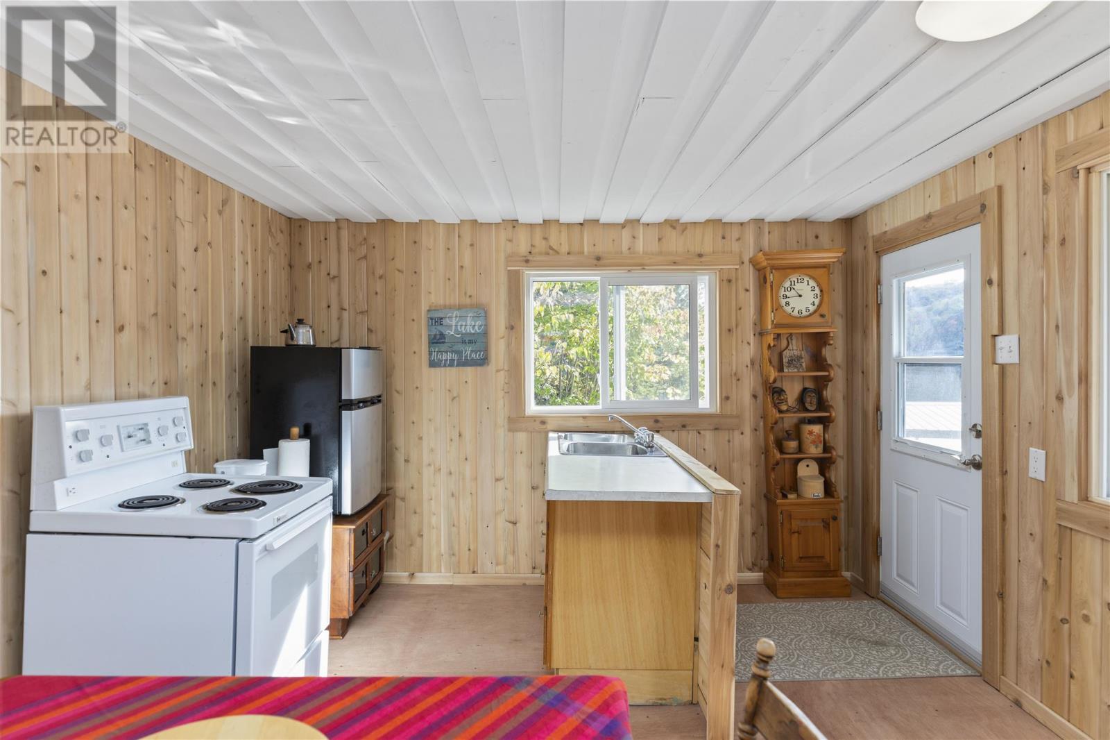 . Maki Lake Rd, Heyden, ON - Indoor Photo Showing Kitchen
