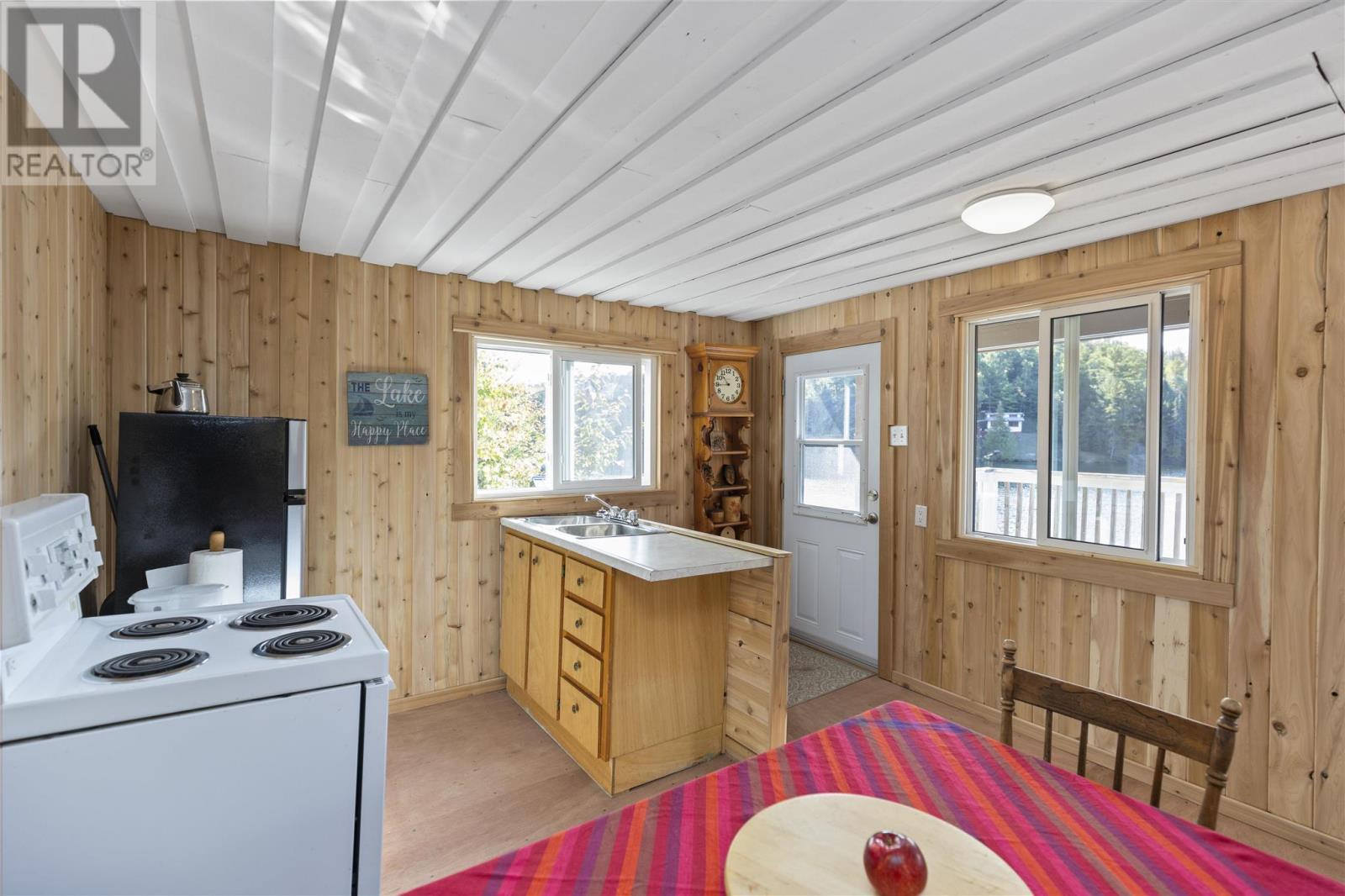 . Maki Lake Rd, Heyden, ON - Indoor