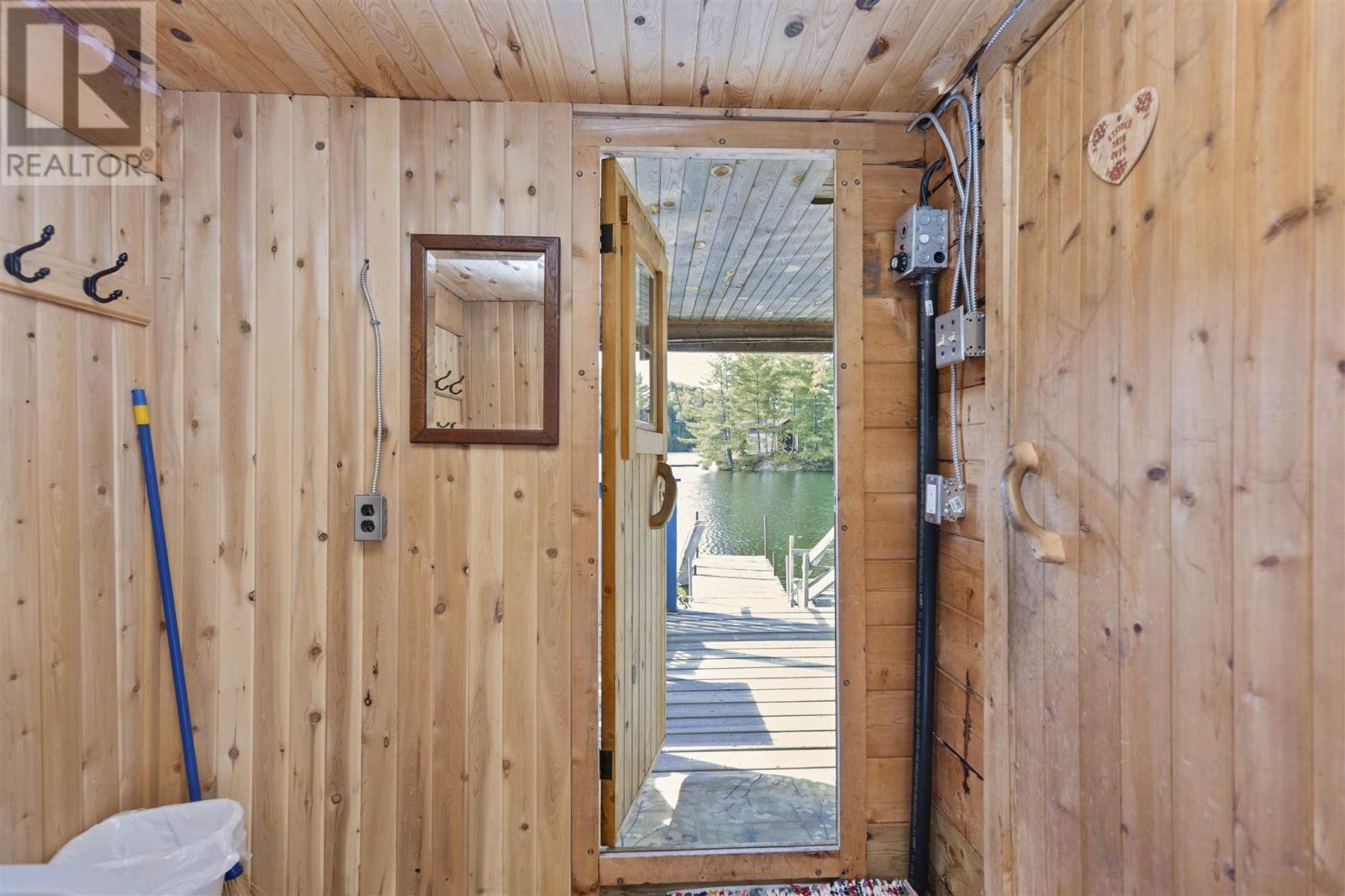 . Maki Lake Rd, Heyden, ON - Indoor Photo Showing Other Room