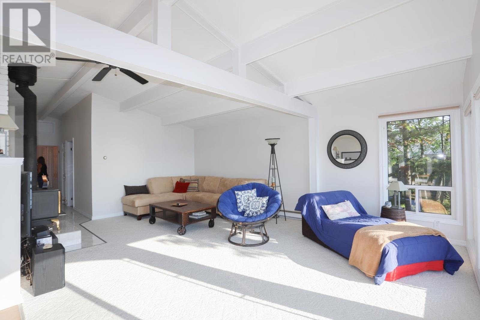 647B Lakeshore Dr, Tarbutt, ON - Indoor