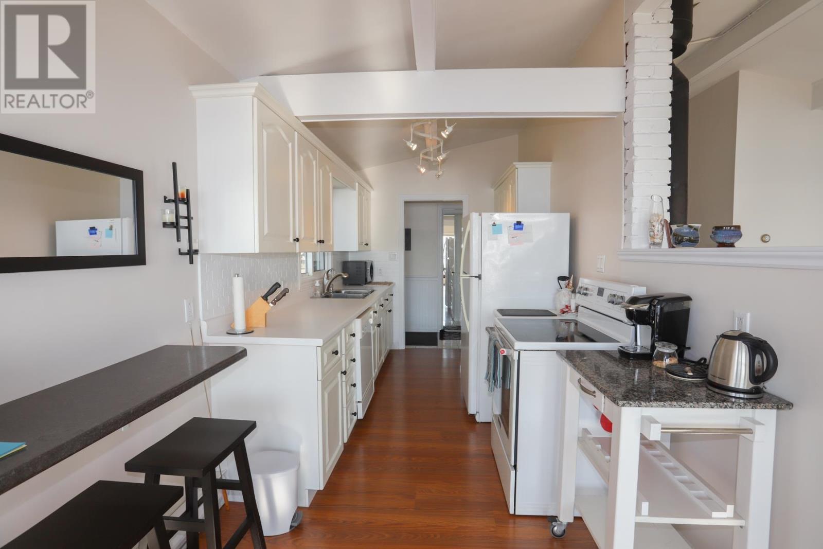 647B Lakeshore Dr, Tarbutt, ON - Indoor Photo Showing Kitchen With Double Sink