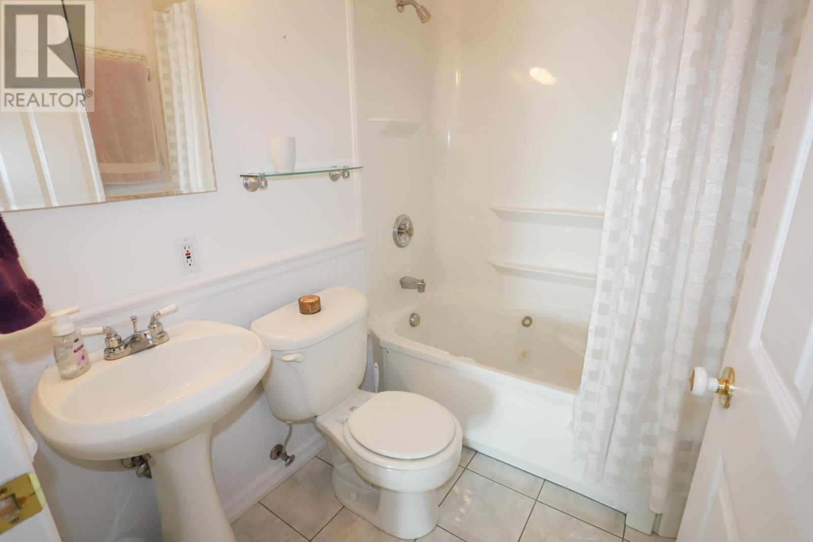 647B Lakeshore Dr, Tarbutt, ON - Indoor Photo Showing Bathroom