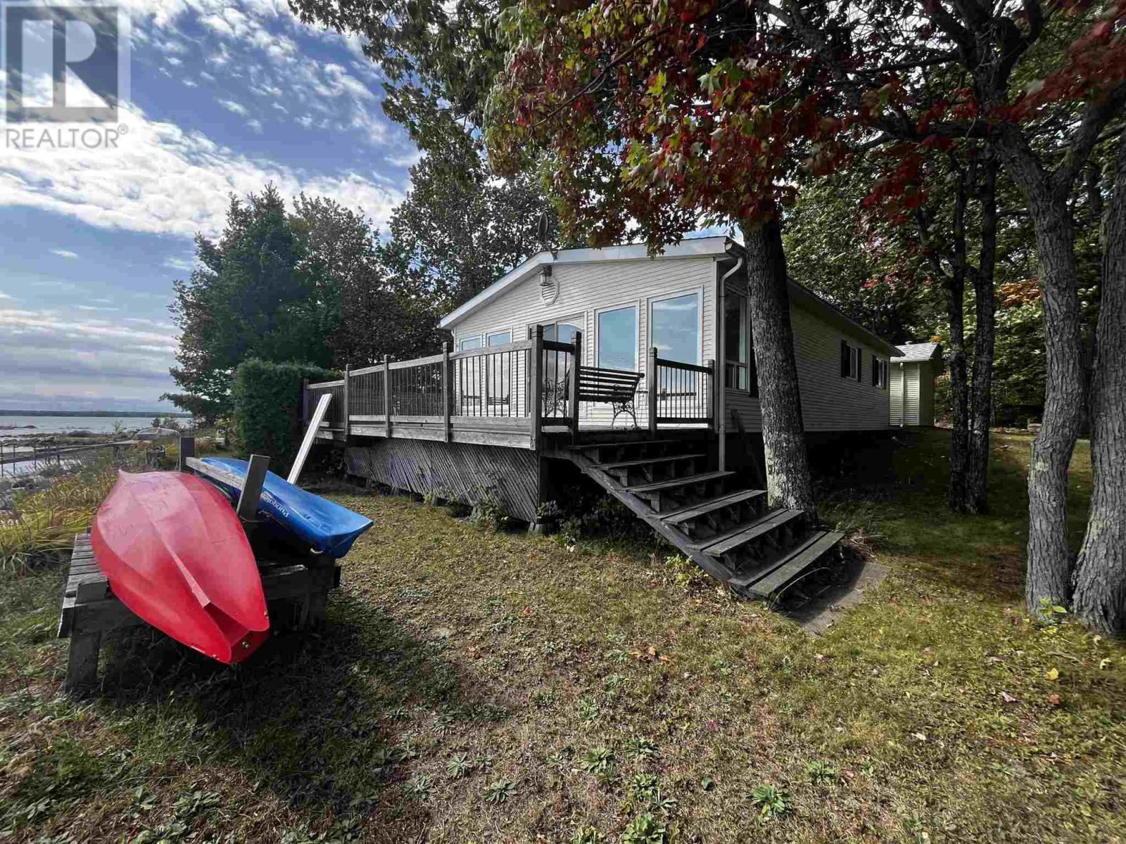 647B Lakeshore Dr, Tarbutt, ON - Outdoor With Deck Patio Veranda