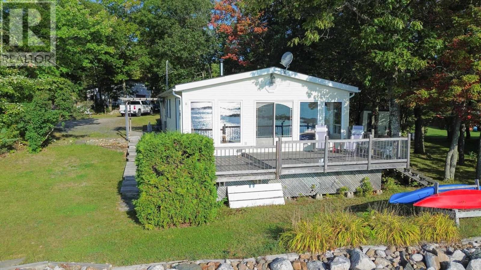 647B Lakeshore Dr, Tarbutt, ON - Outdoor With Deck Patio Veranda