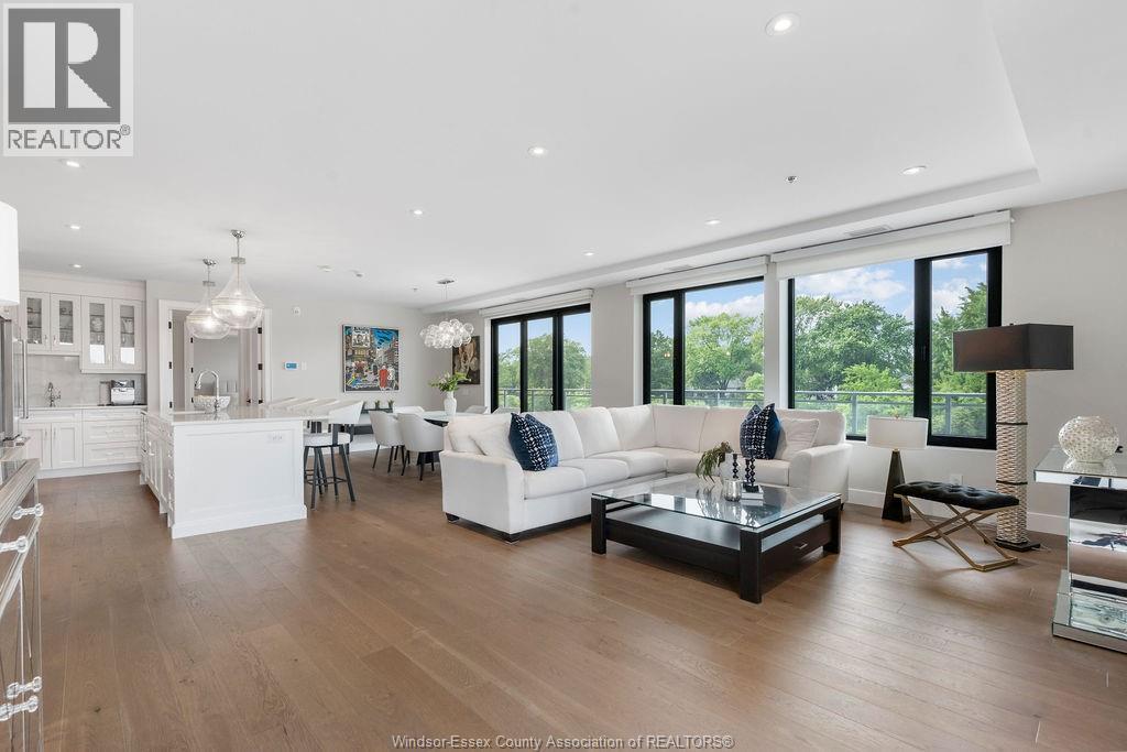 14400 Tecumseh Road Unit# 209, Tecumseh, ON - Indoor Photo Showing Living Room