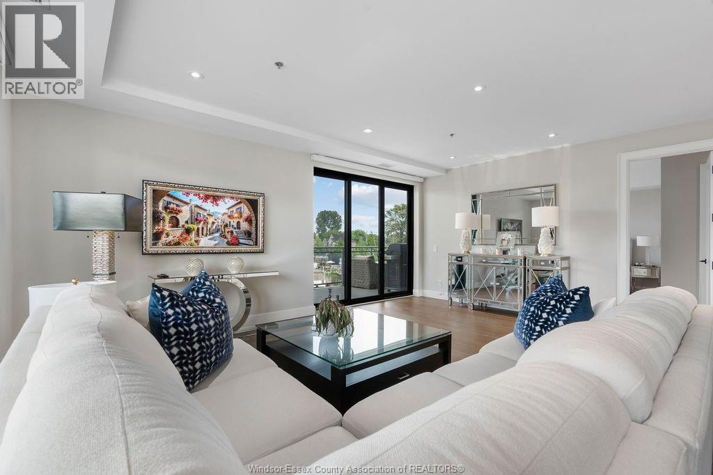 14400 Tecumseh Road Unit# 209, Tecumseh, ON - Indoor Photo Showing Living Room