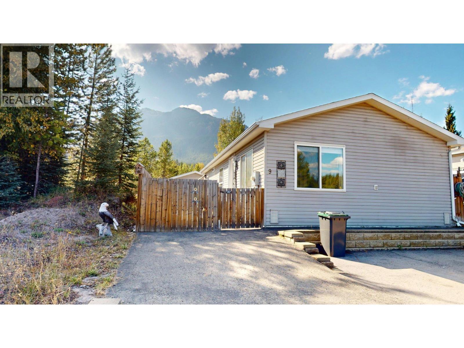 9 Deerborne Drive, Elkford, BC