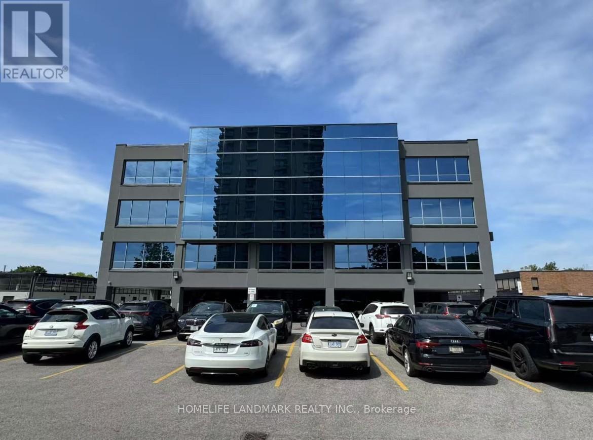 101 - 23 Lesmill Road, Toronto, ON