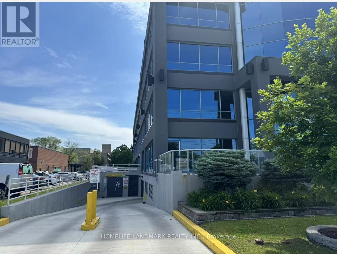 101 - 23 Lesmill Road, Toronto, ON