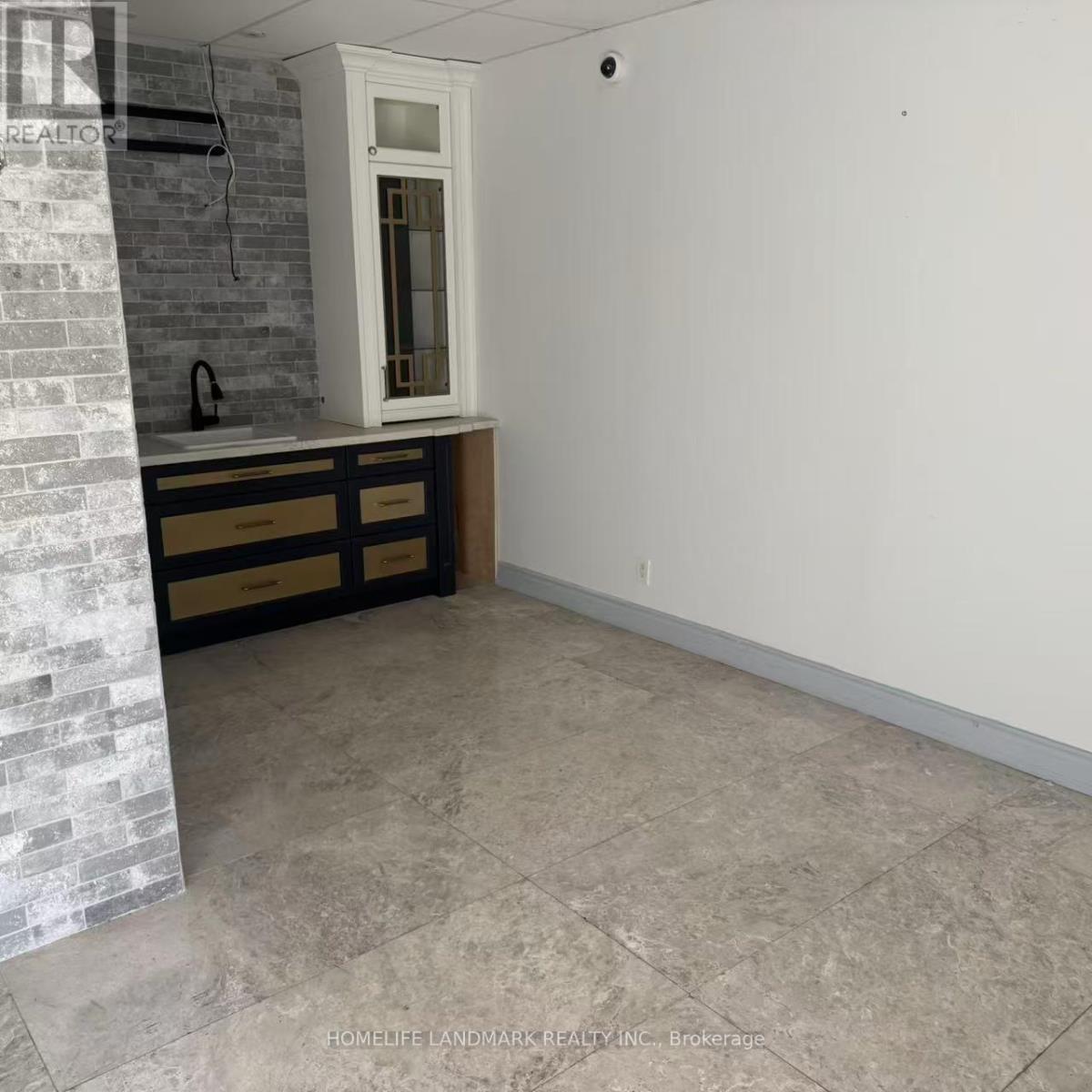 101 - 23 Lesmill Road, Toronto, ON