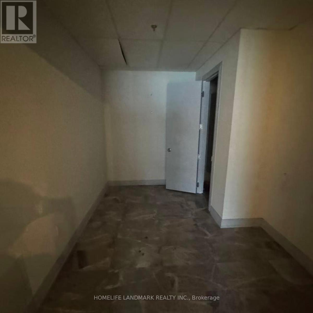 101 - 23 Lesmill Road, Toronto, ON