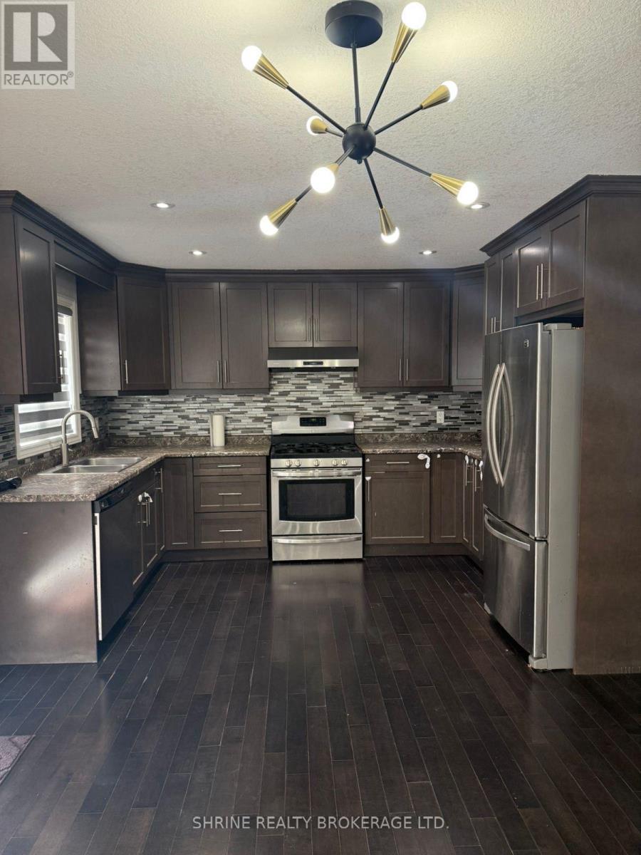 1995 Purcell Drive, London East (East Q), ON - Indoor Photo Showing Kitchen With Upgraded Kitchen