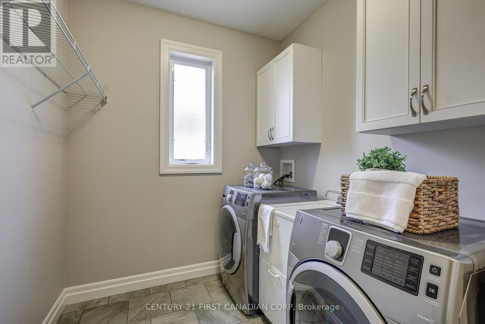 696 Bennett Crescent, Strathroy-Caradoc (Mount Brydges), ON - Indoor Photo Showing Laundry Room
