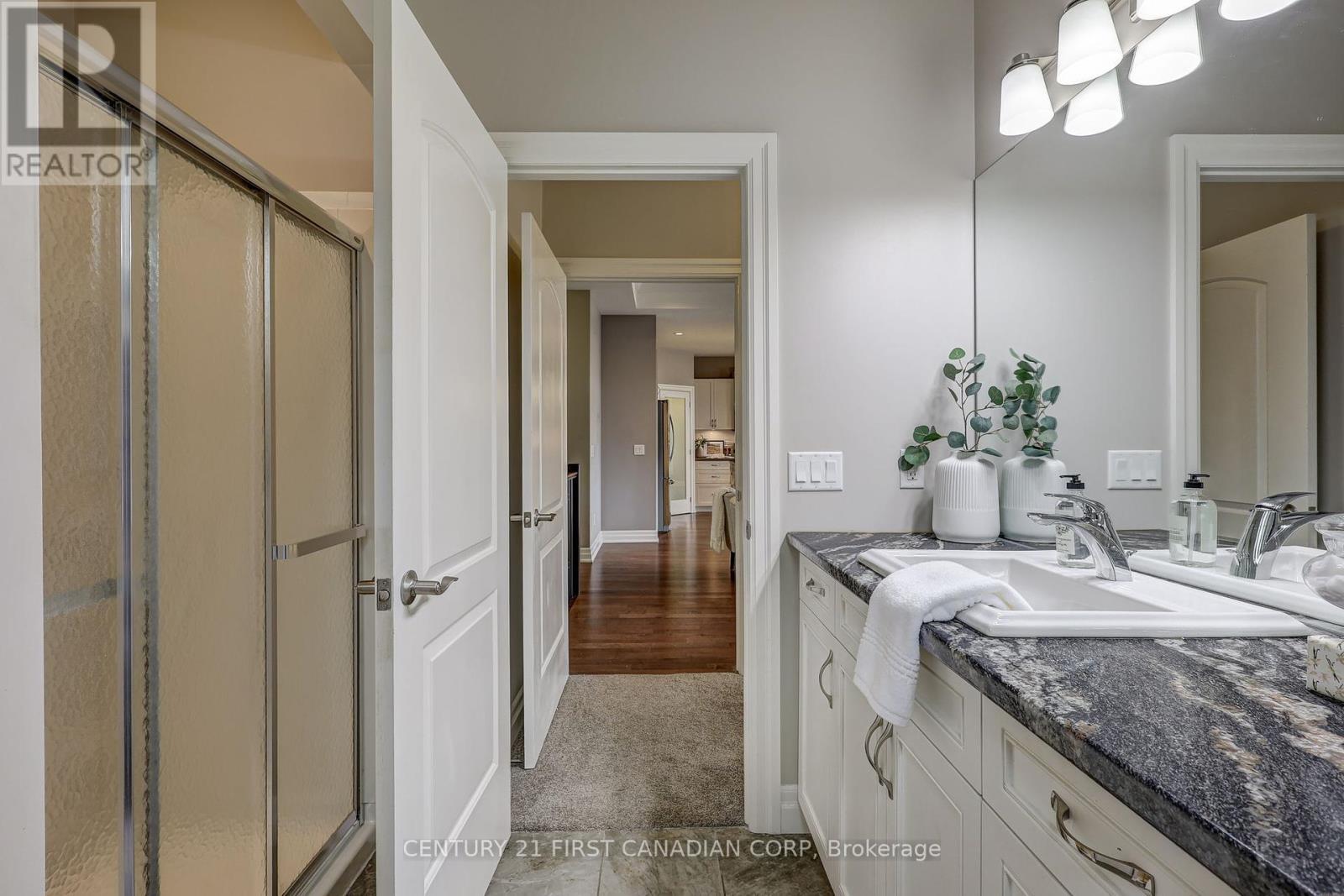 696 Bennett Crescent, Strathroy-Caradoc (Mount Brydges), ON - Indoor Photo Showing Bathroom