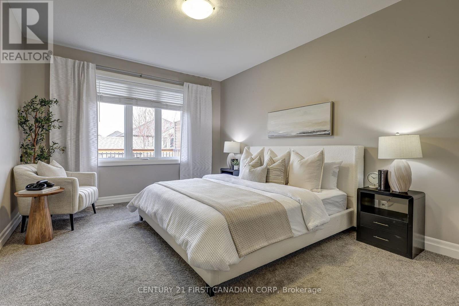 696 Bennett Crescent, Strathroy-Caradoc (Mount Brydges), ON - Indoor Photo Showing Bedroom