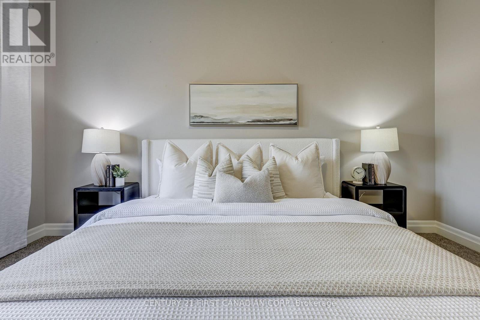 696 Bennett Crescent, Strathroy-Caradoc (Mount Brydges), ON - Indoor Photo Showing Bedroom
