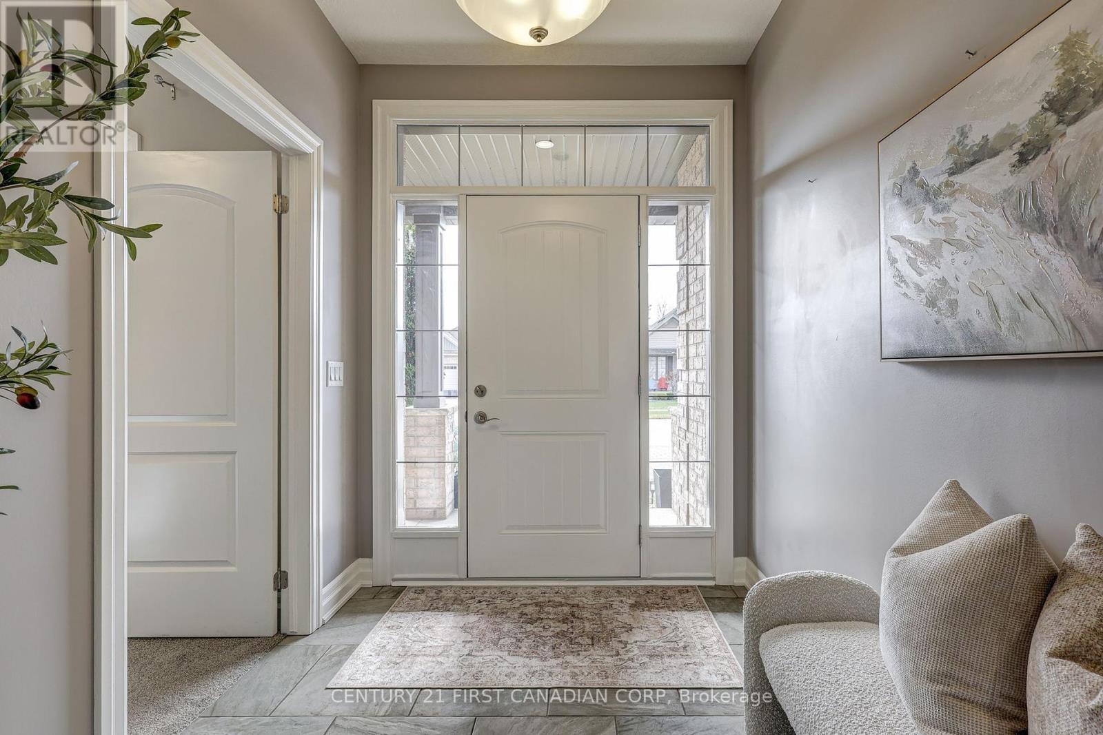 696 Bennett Crescent, Strathroy-Caradoc (Mount Brydges), ON - Indoor Photo Showing Other Room