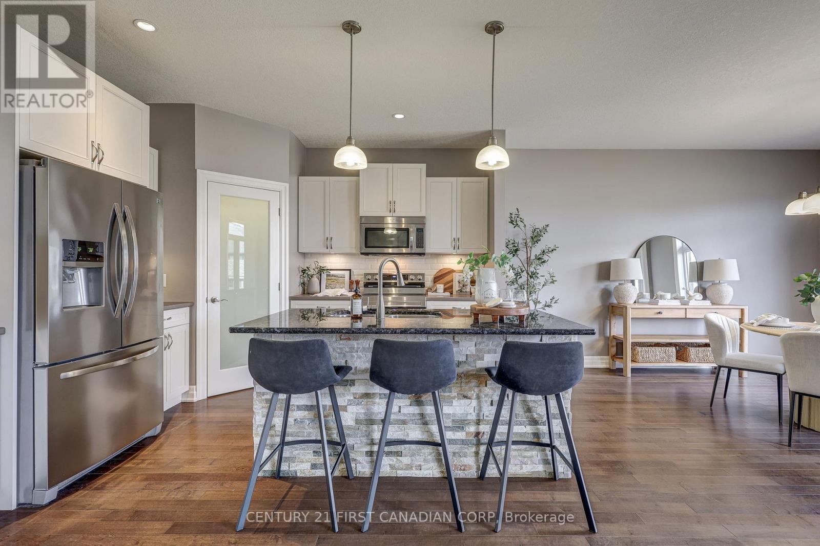 696 Bennett Crescent, Strathroy-Caradoc (Mount Brydges), ON - Indoor Photo Showing Other Room