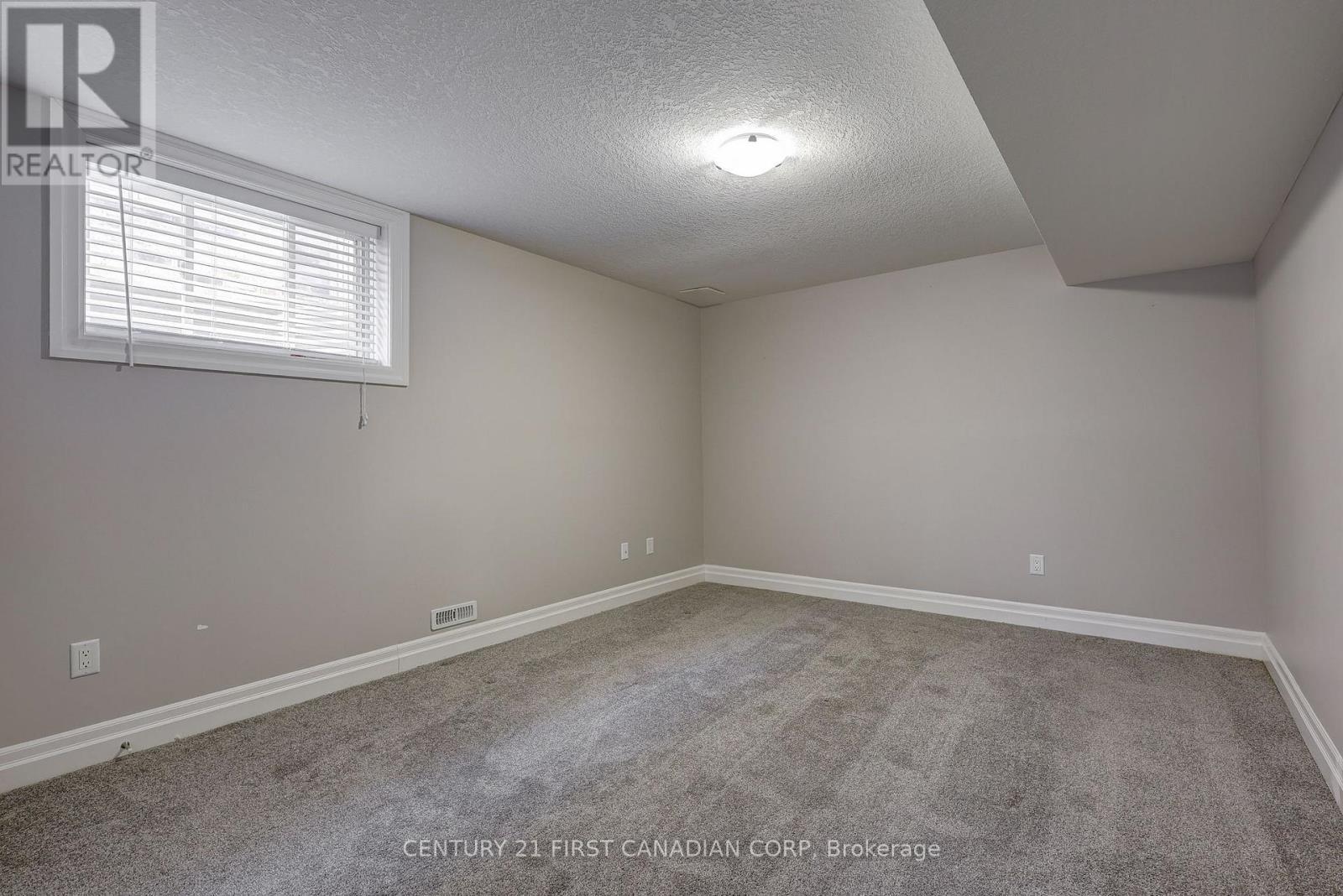 696 Bennett Crescent, Strathroy-Caradoc (Mount Brydges), ON - Indoor Photo Showing Other Room