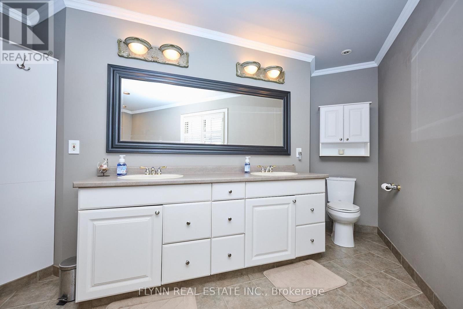3 Brock Street, Thorold, ON - Indoor Photo Showing Bathroom