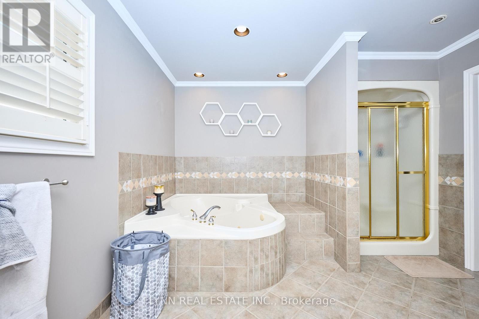3 Brock Street, Thorold, ON - Indoor Photo Showing Bathroom