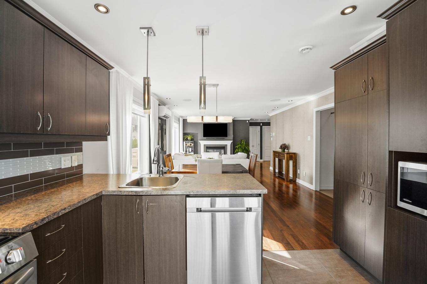 Cuisine - 1123 Rue Rodrigue, Terrebonne (La Plaine), QC - Indoor Photo Showing Kitchen With Upgraded Kitchen
