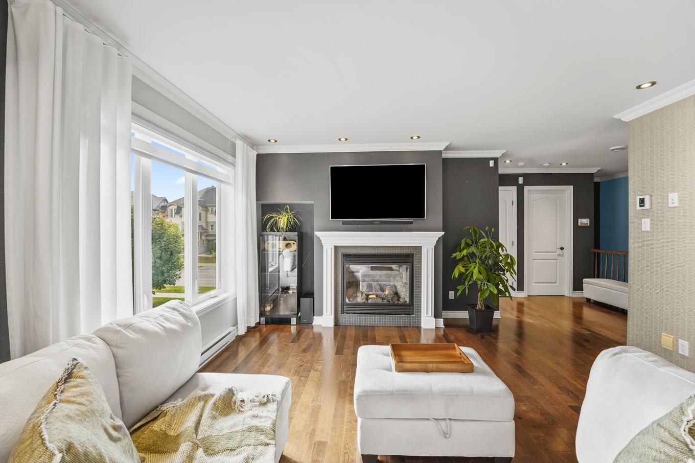 Salon - 1123 Rue Rodrigue, Terrebonne (La Plaine), QC - Indoor Photo Showing Living Room With Fireplace