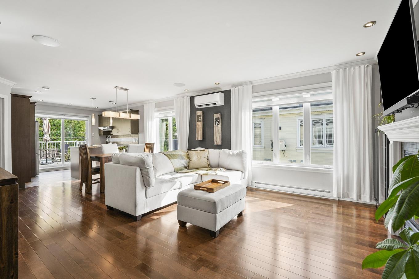 Salon - 1123 Rue Rodrigue, Terrebonne (La Plaine), QC - Indoor Photo Showing Living Room