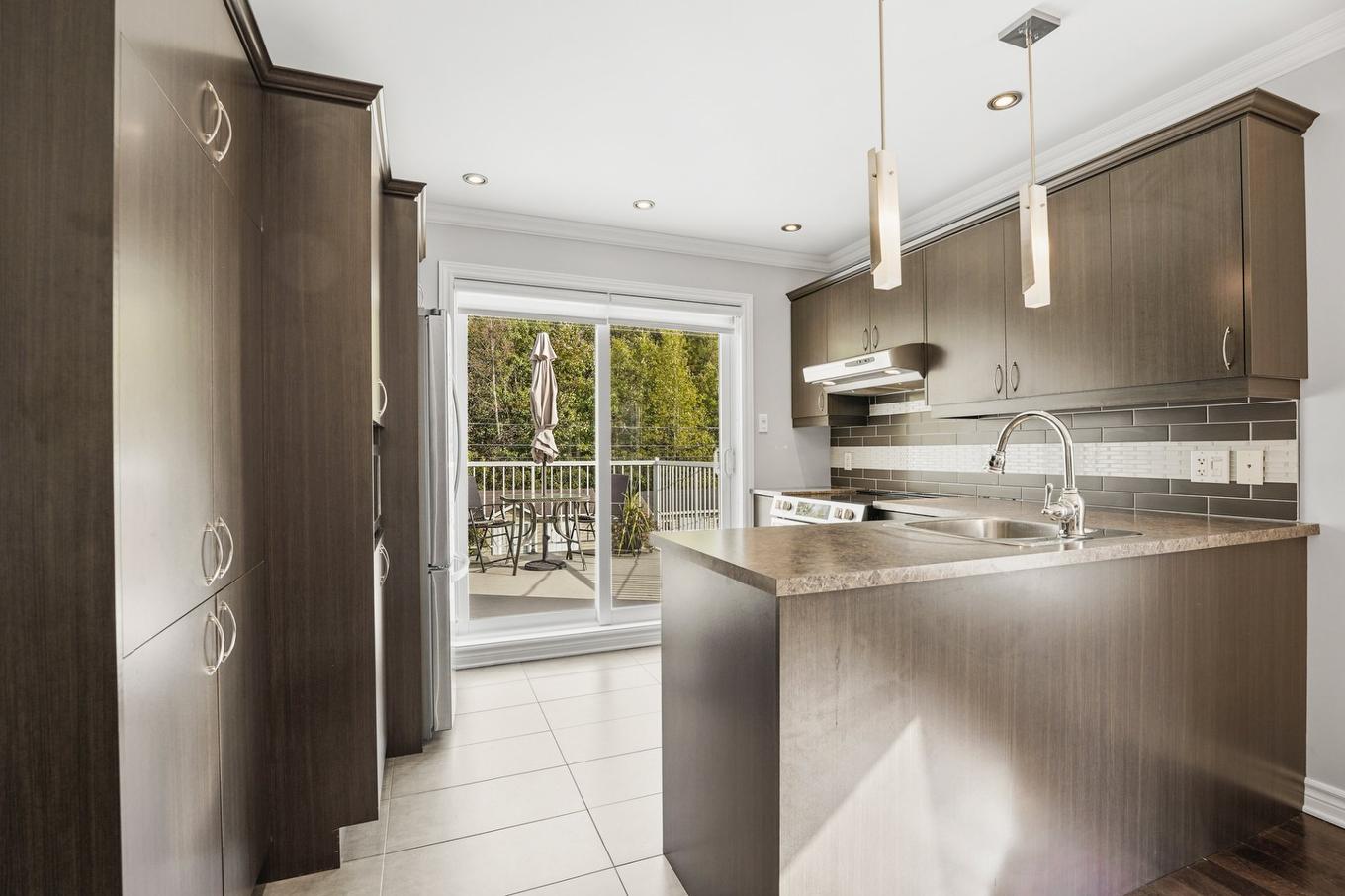 Cuisine - 1123 Rue Rodrigue, Terrebonne (La Plaine), QC - Indoor Photo Showing Kitchen With Double Sink