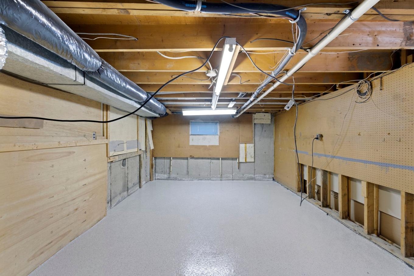 Workshop - 5075 Rue Gilbert, Longueuil (Saint-Hubert), QC - Indoor Photo Showing Basement