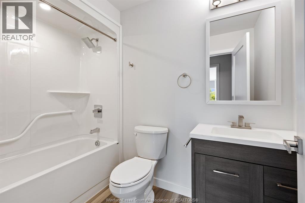 1500 Ouellette Unit# 303, Windsor, ON - Indoor Photo Showing Bathroom